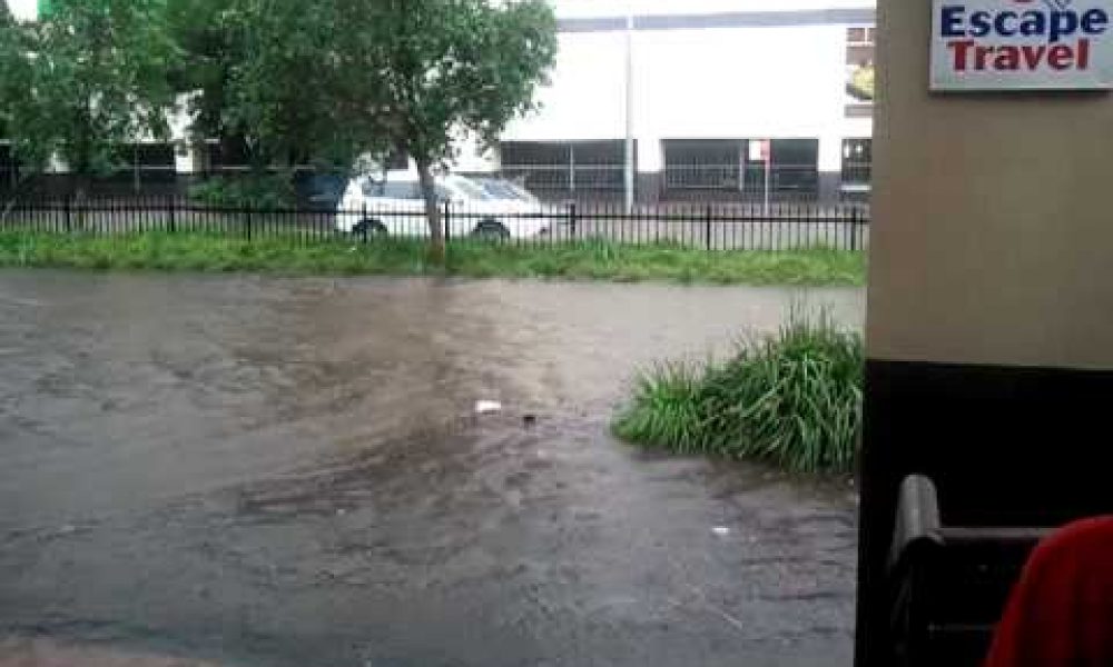 large storms lash Wagga city!!(2/12/2010)