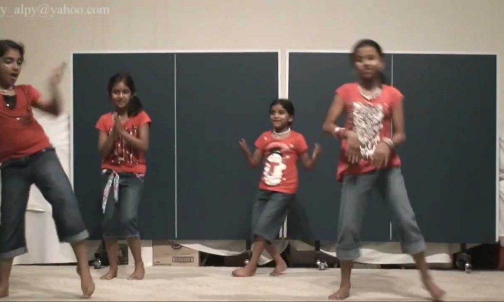 Wagga Wagga Christmas Celebrations  2011 – Janvi, Pheba, Neha, Mariya