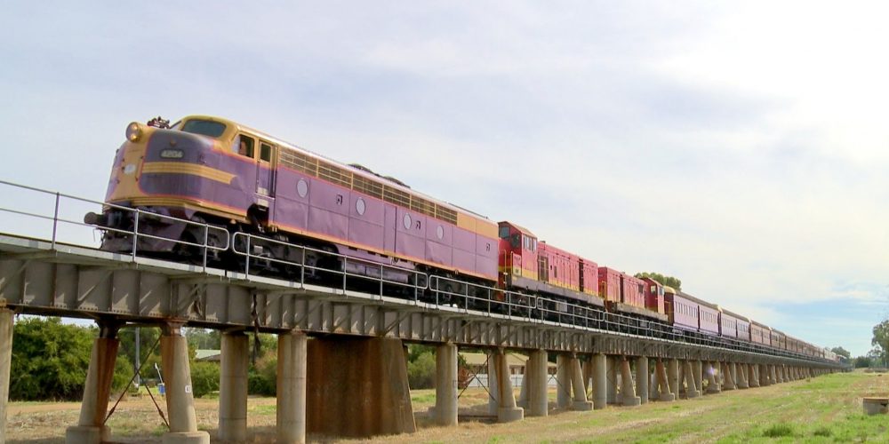 LVR Heritage Train featuring 3265 on the Wagga Wagga Viaduct – PoathTV Australian Trains & Railways