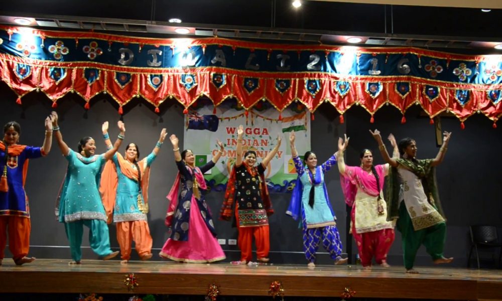 Wagga Indian girls performing on diwali 2016 function