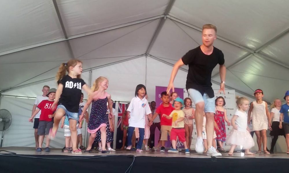 Lilly Trevaskis 5 years old dancing alongside Jarryd Byrne in Wagga Wagga NSW