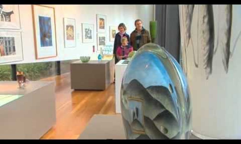 What’s Up Downunder visits Wagga Wagga’s National Art Glass Gallery