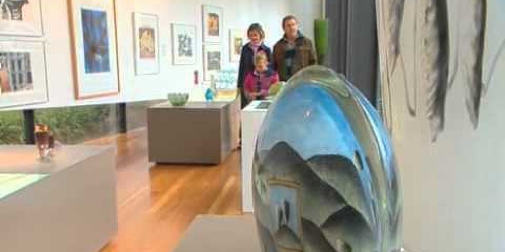 What’s Up Downunder visits Wagga Wagga’s National Art Glass Gallery
