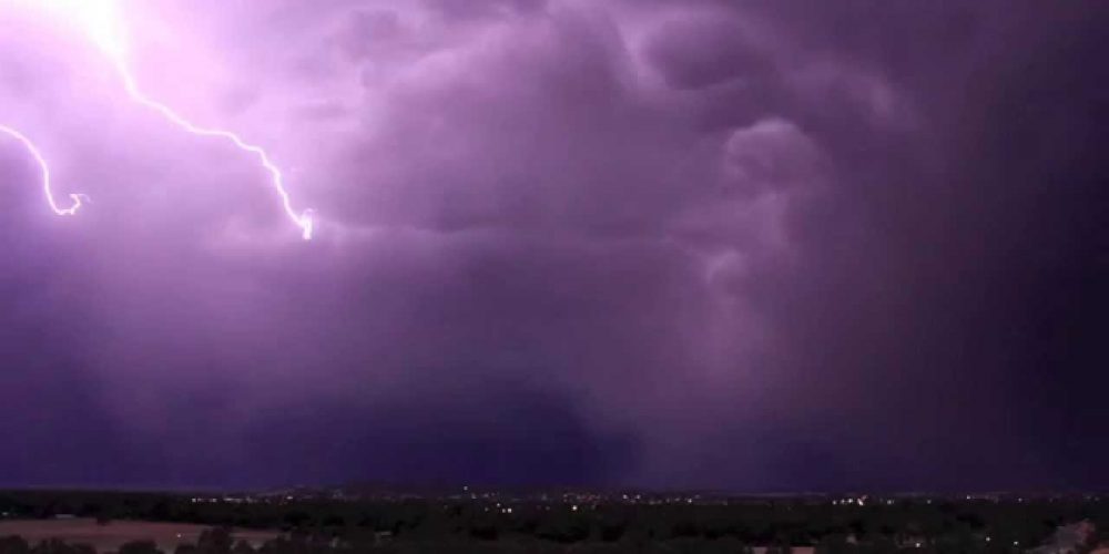 Epic Lightning strike over Wagga Wagga, NSW, Australia. Must watch.