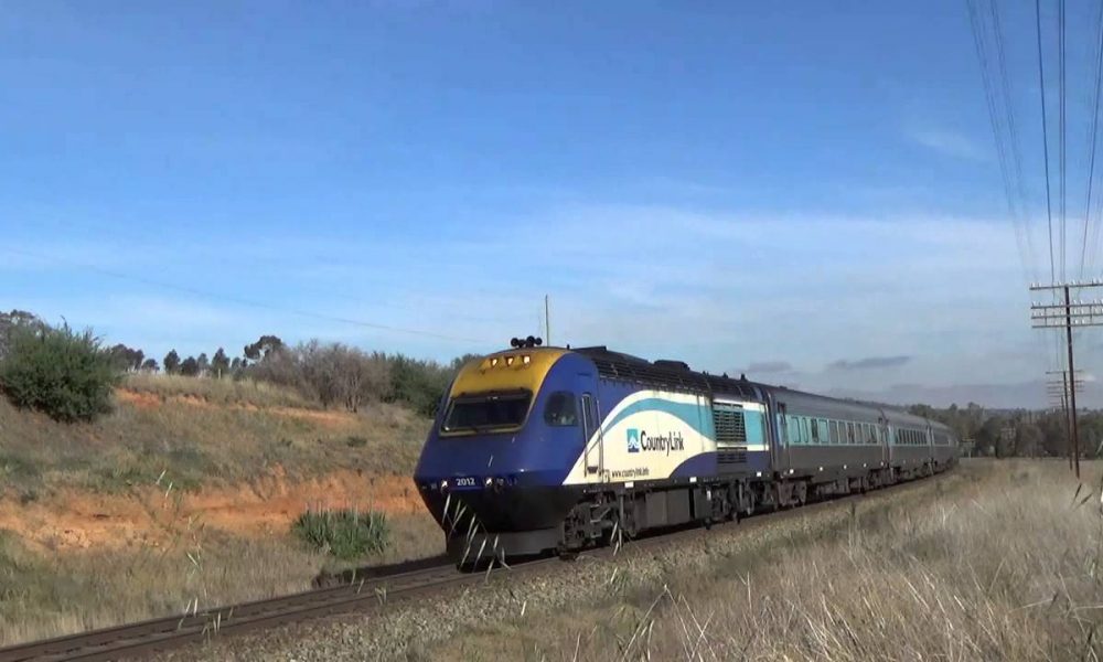 NSW Trainlink 2012 at North Wagga withan XPT service from Melbourne to sydney. 6/6/15