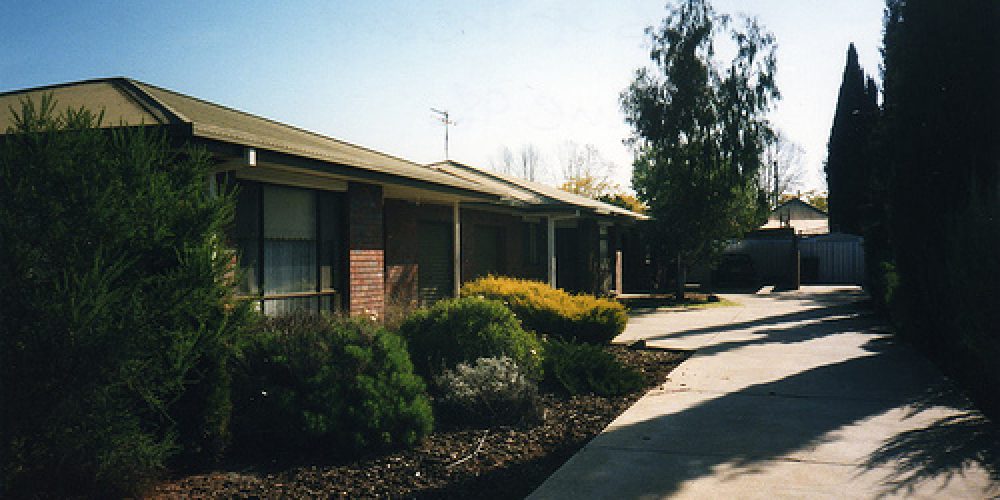 009 3/11 Lampe Avenue Wagga Wagga NSW Australia June 1998